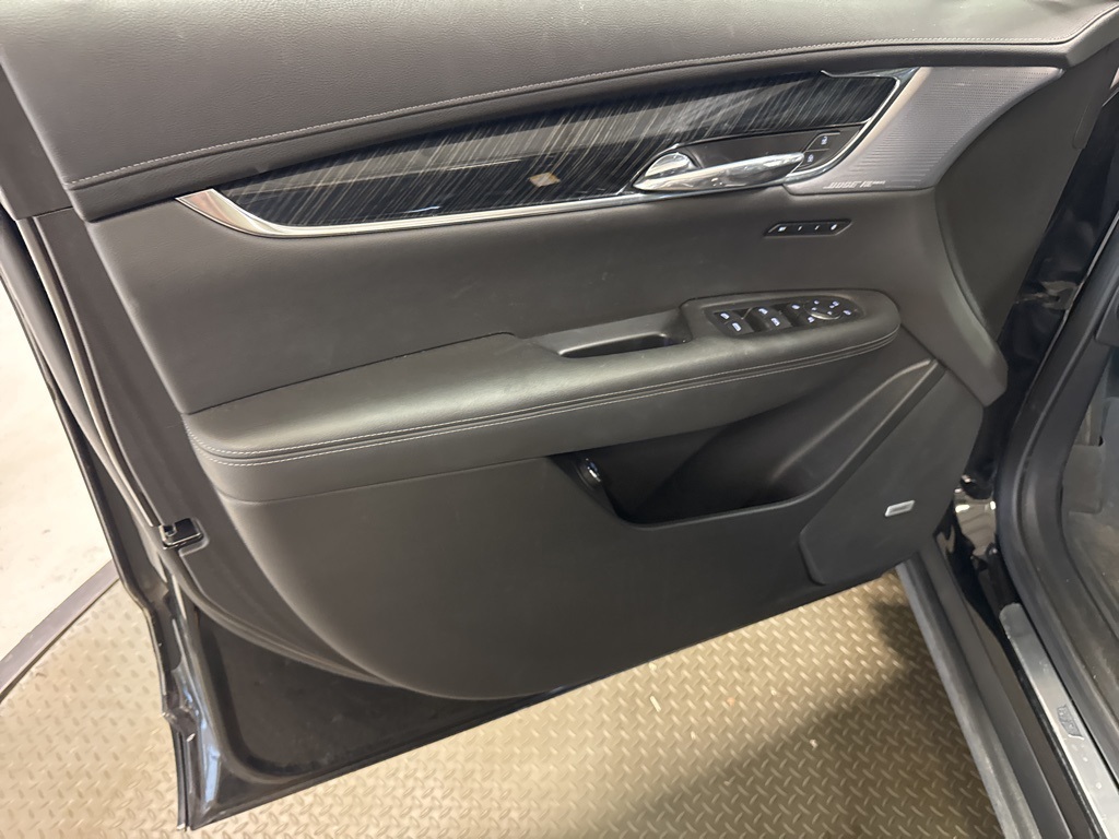 used 2022 Cadillac XT6 car