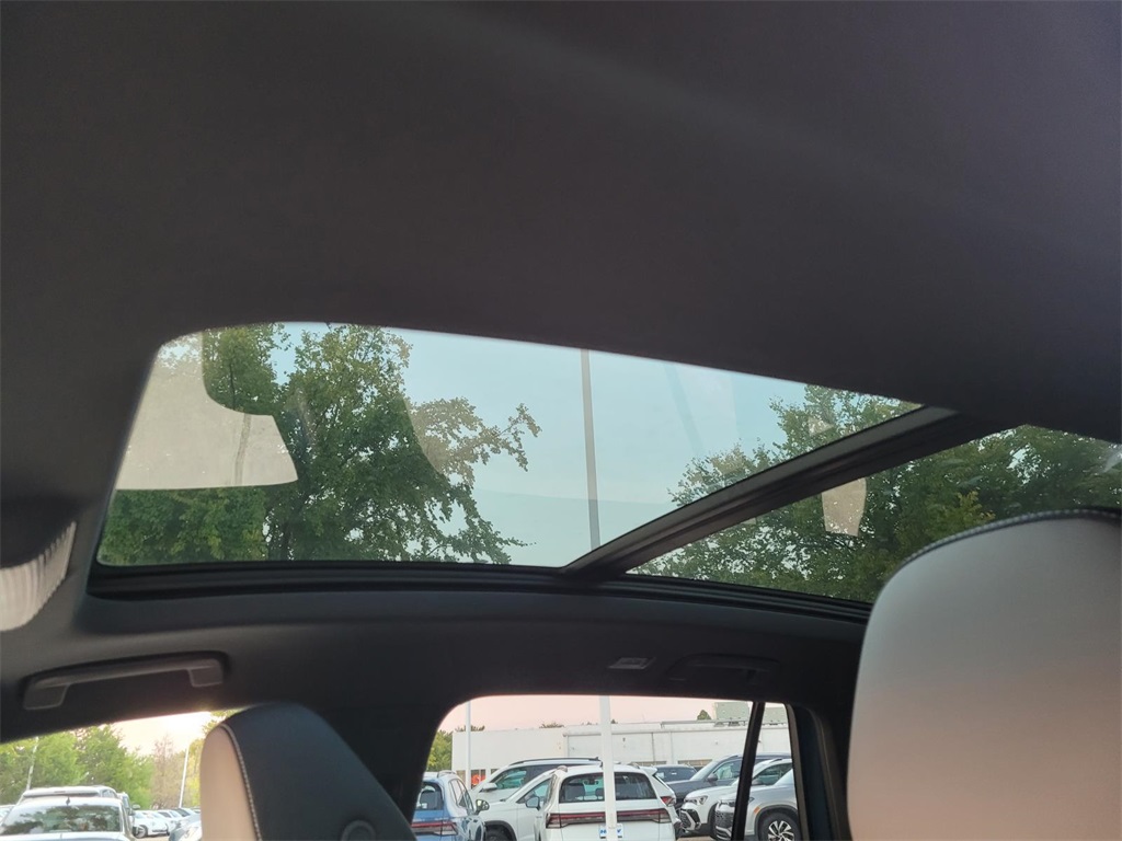 new 2025 Volkswagen Tiguan car, priced at $37,591