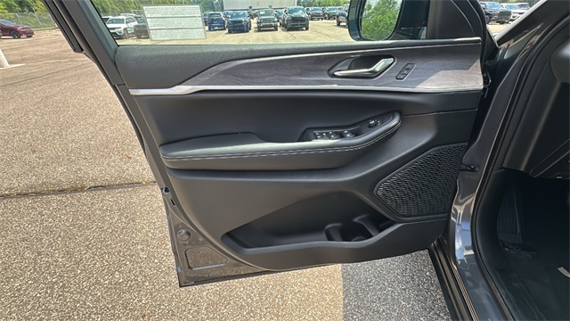 new 2025 Jeep Grand Cherokee car, priced at $48,340