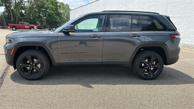 new 2025 Jeep Grand Cherokee car, priced at $48,340
