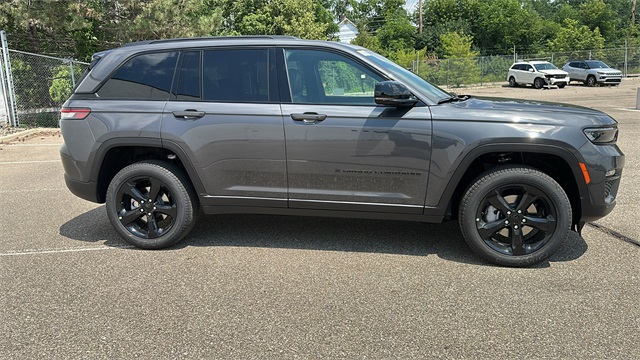 new 2025 Jeep Grand Cherokee car, priced at $48,340