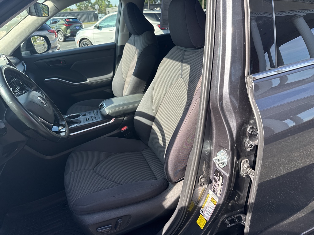 used 2020 Toyota Highlander car, priced at $26,900