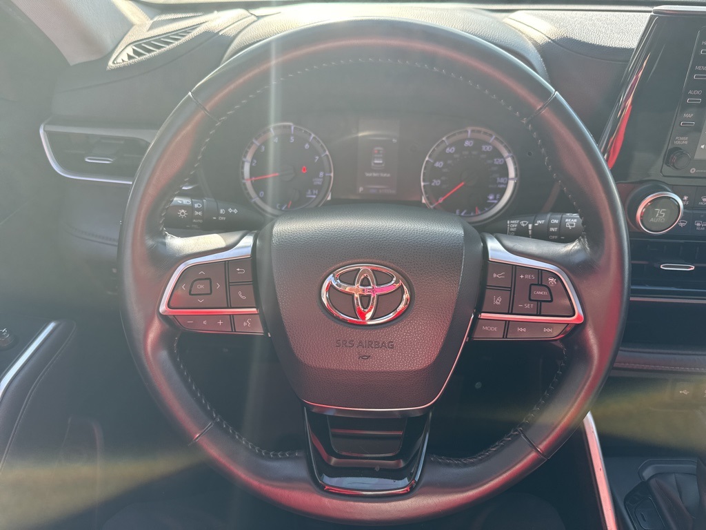 used 2020 Toyota Highlander car, priced at $26,900