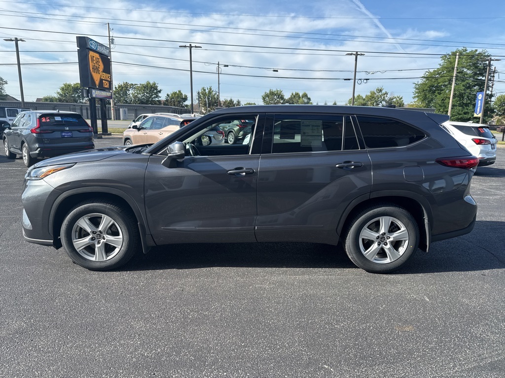 used 2020 Toyota Highlander car, priced at $26,900