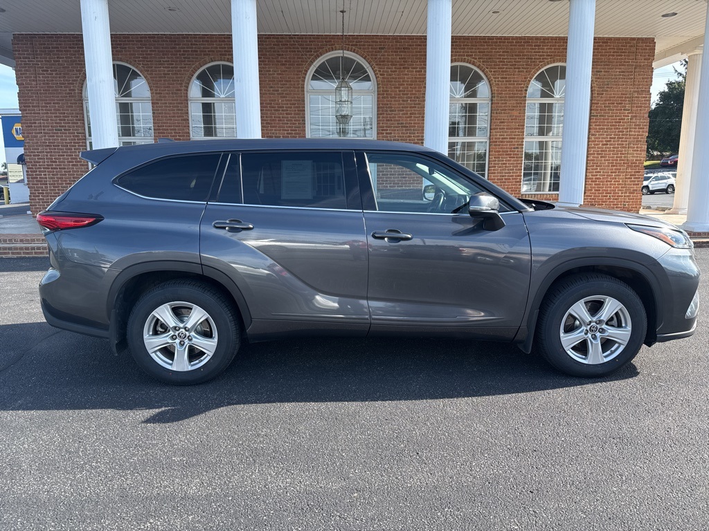 used 2020 Toyota Highlander car, priced at $26,900