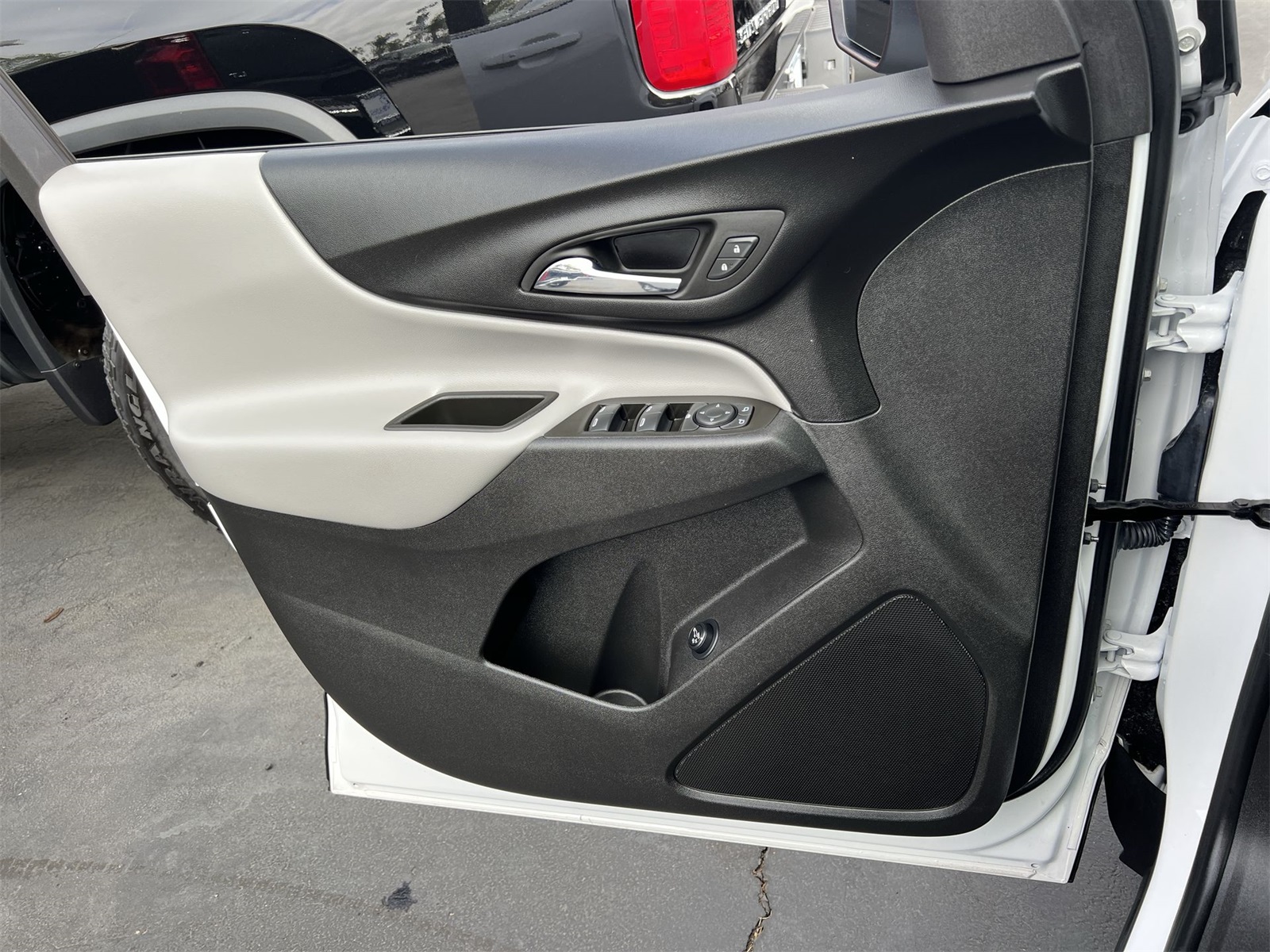 used 2023 Chevrolet Equinox car, priced at $22,991