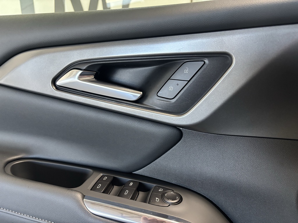 new 2026 Chevrolet Traverse car, priced at $44,438