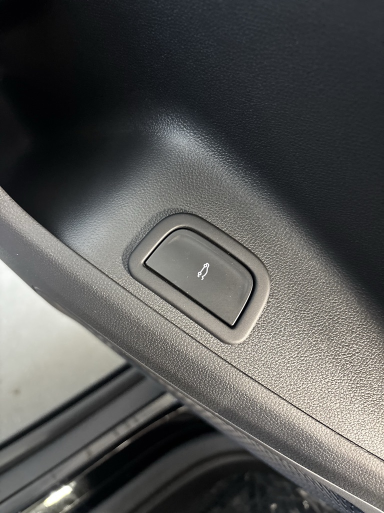 new 2026 Chevrolet Traverse car, priced at $44,438