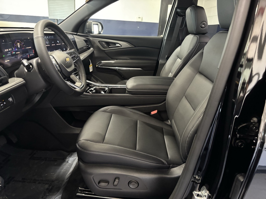 new 2026 Chevrolet Traverse car, priced at $44,438
