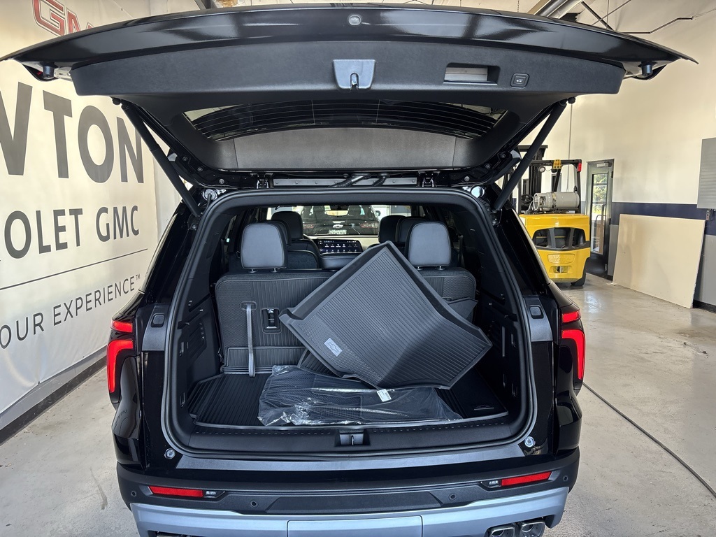 new 2026 Chevrolet Traverse car, priced at $44,438