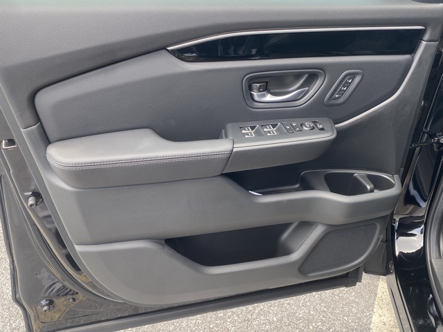 new 2025 Honda Pilot car, priced at $47,050