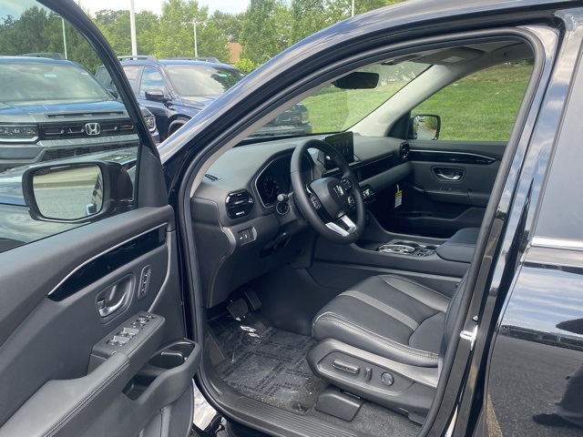 new 2025 Honda Pilot car, priced at $47,050