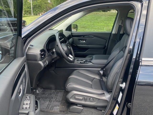 new 2025 Honda Pilot car, priced at $47,050