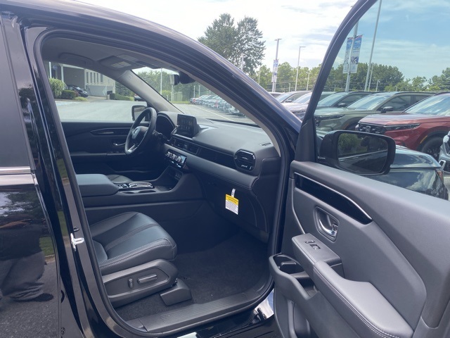 new 2025 Honda Pilot car, priced at $47,050
