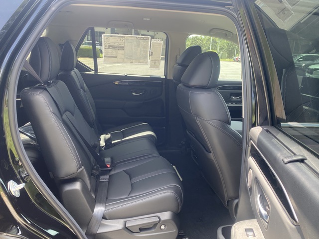 new 2025 Honda Pilot car, priced at $47,050