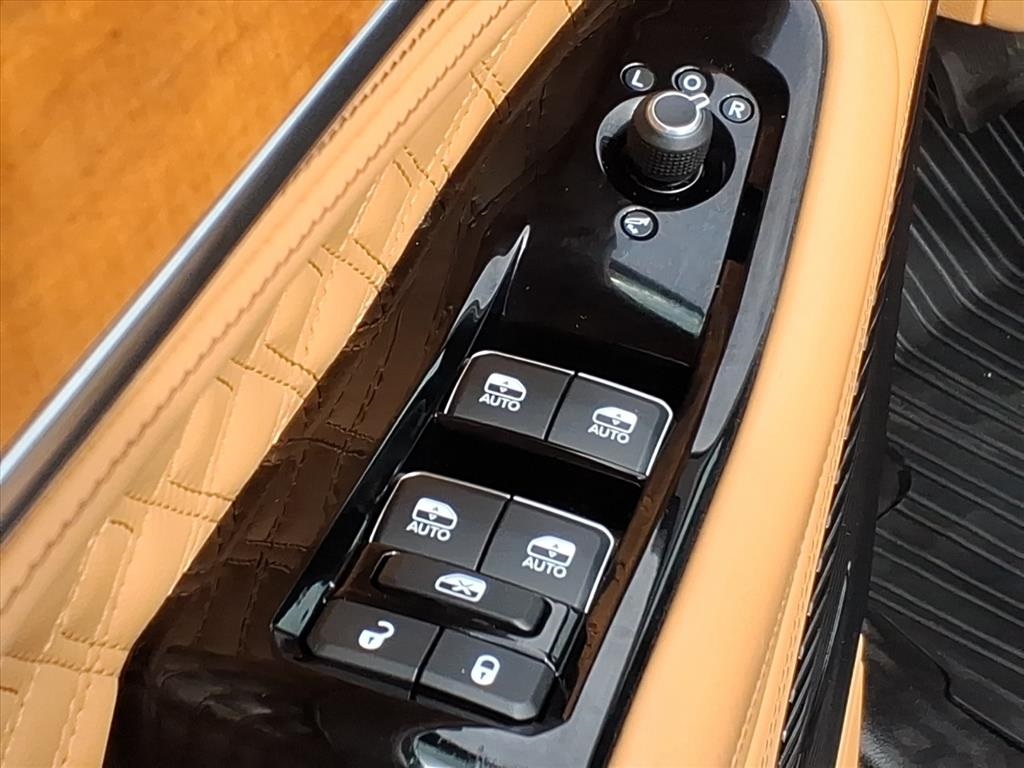 used 2023 Jeep Grand Cherokee car, priced at $39,900