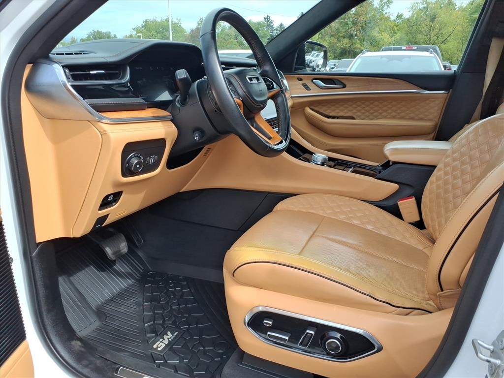 used 2023 Jeep Grand Cherokee car, priced at $39,900
