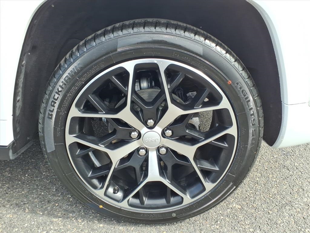 used 2023 Jeep Grand Cherokee car, priced at $39,900