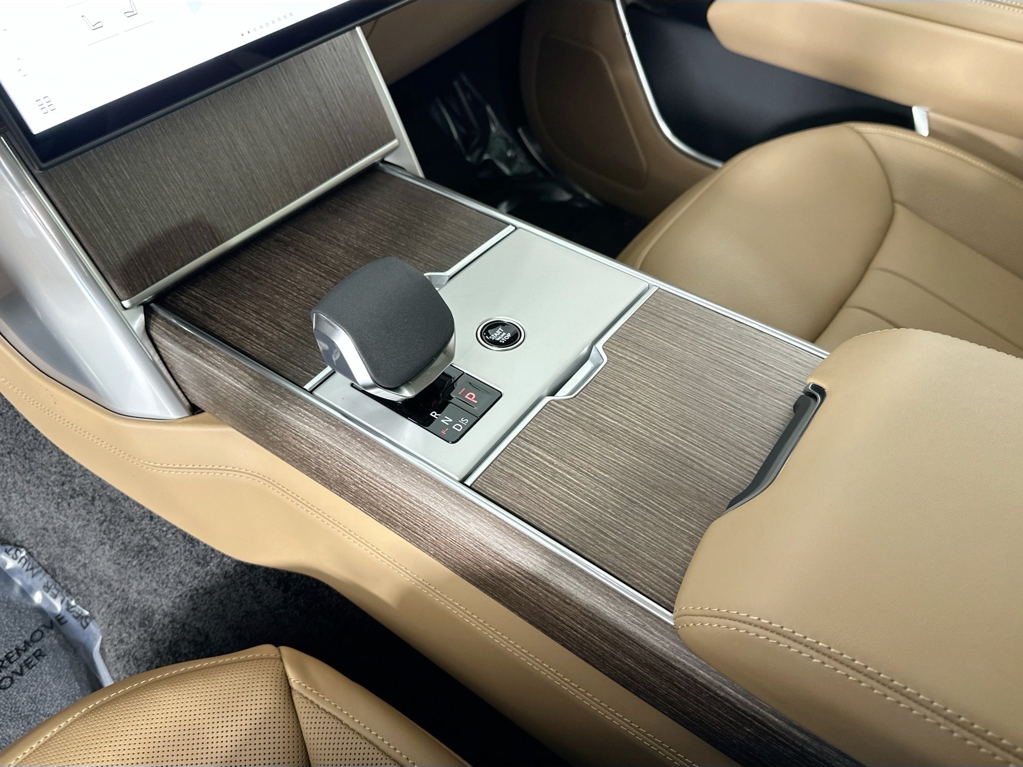 new 2025 Land Rover Range Rover Plug-In Hybrid car, priced at $135,635