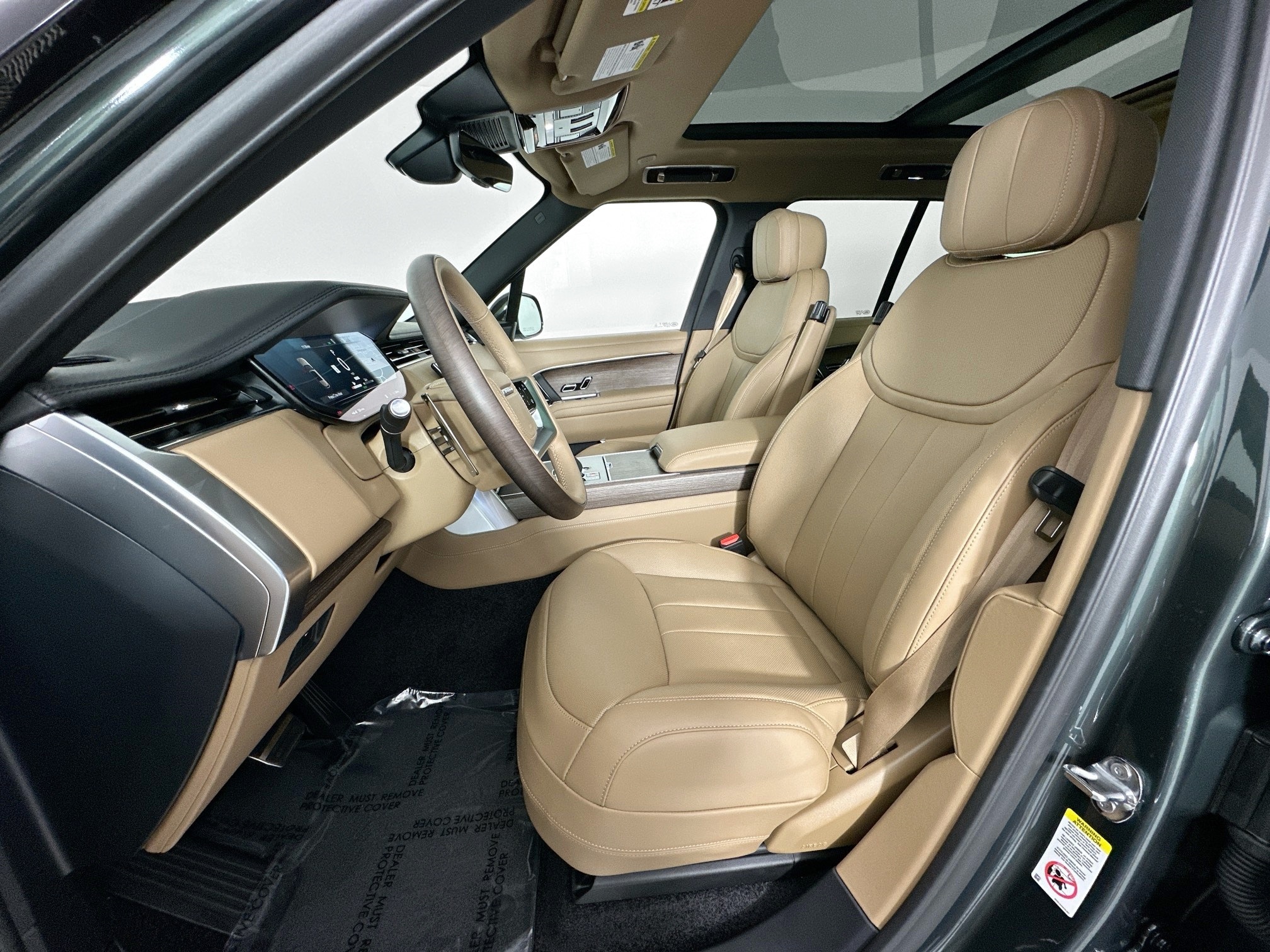 new 2025 Land Rover Range Rover Plug-In Hybrid car, priced at $135,635
