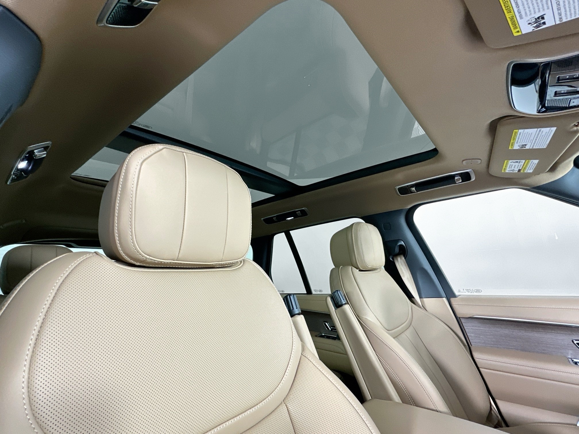 new 2025 Land Rover Range Rover Plug-In Hybrid car, priced at $135,635