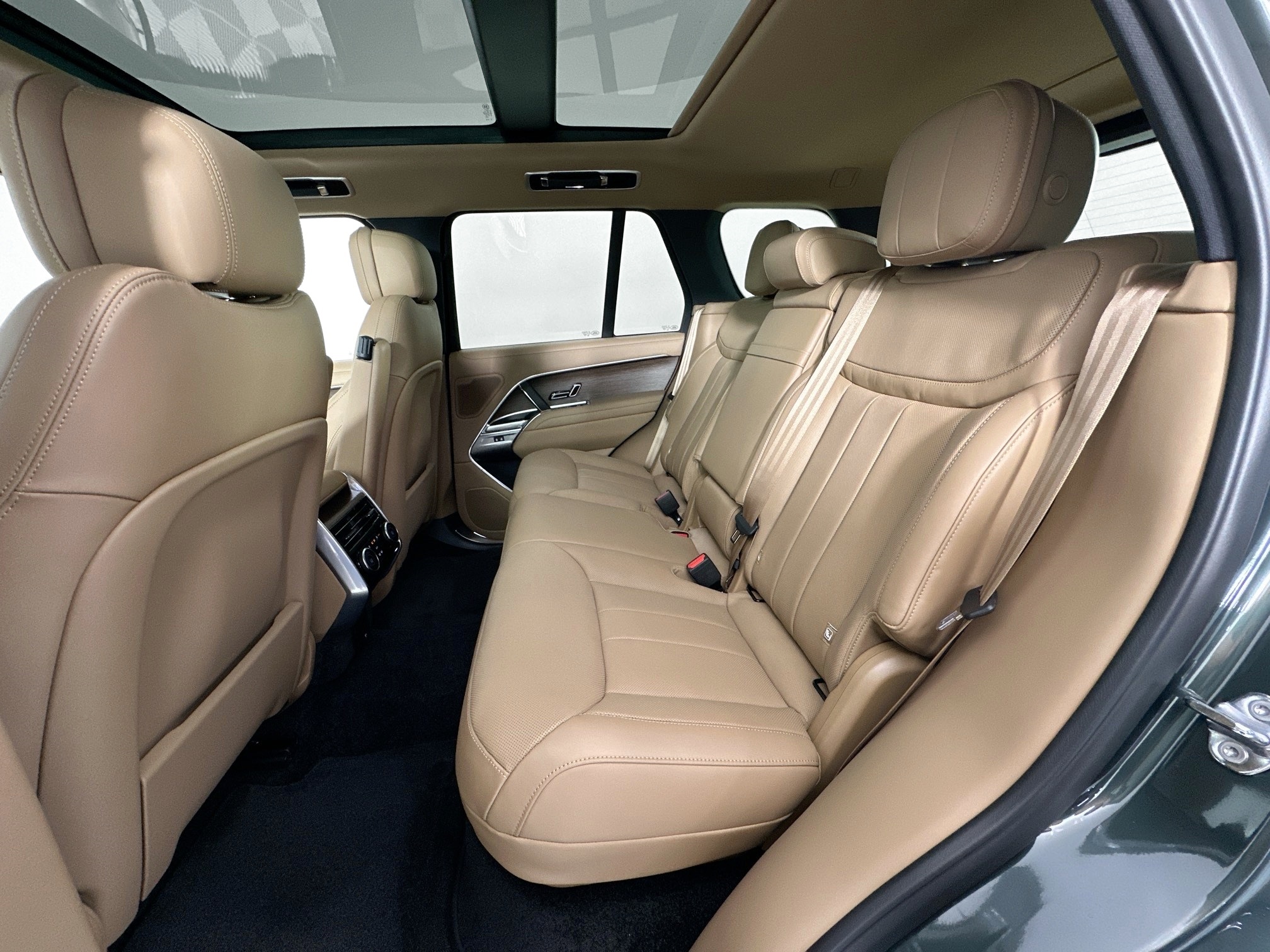 new 2025 Land Rover Range Rover Plug-In Hybrid car, priced at $135,635