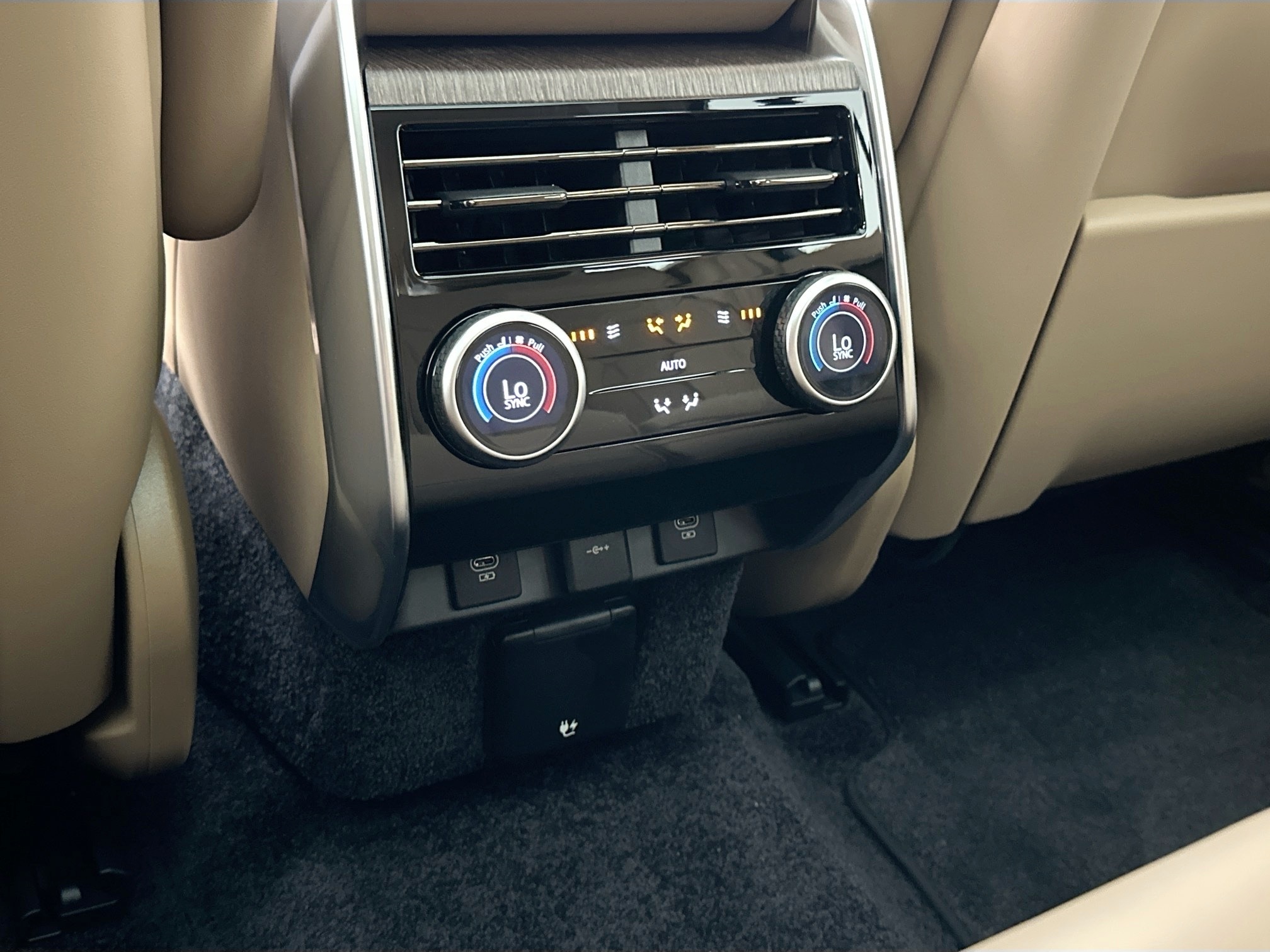 new 2025 Land Rover Range Rover Plug-In Hybrid car, priced at $135,635
