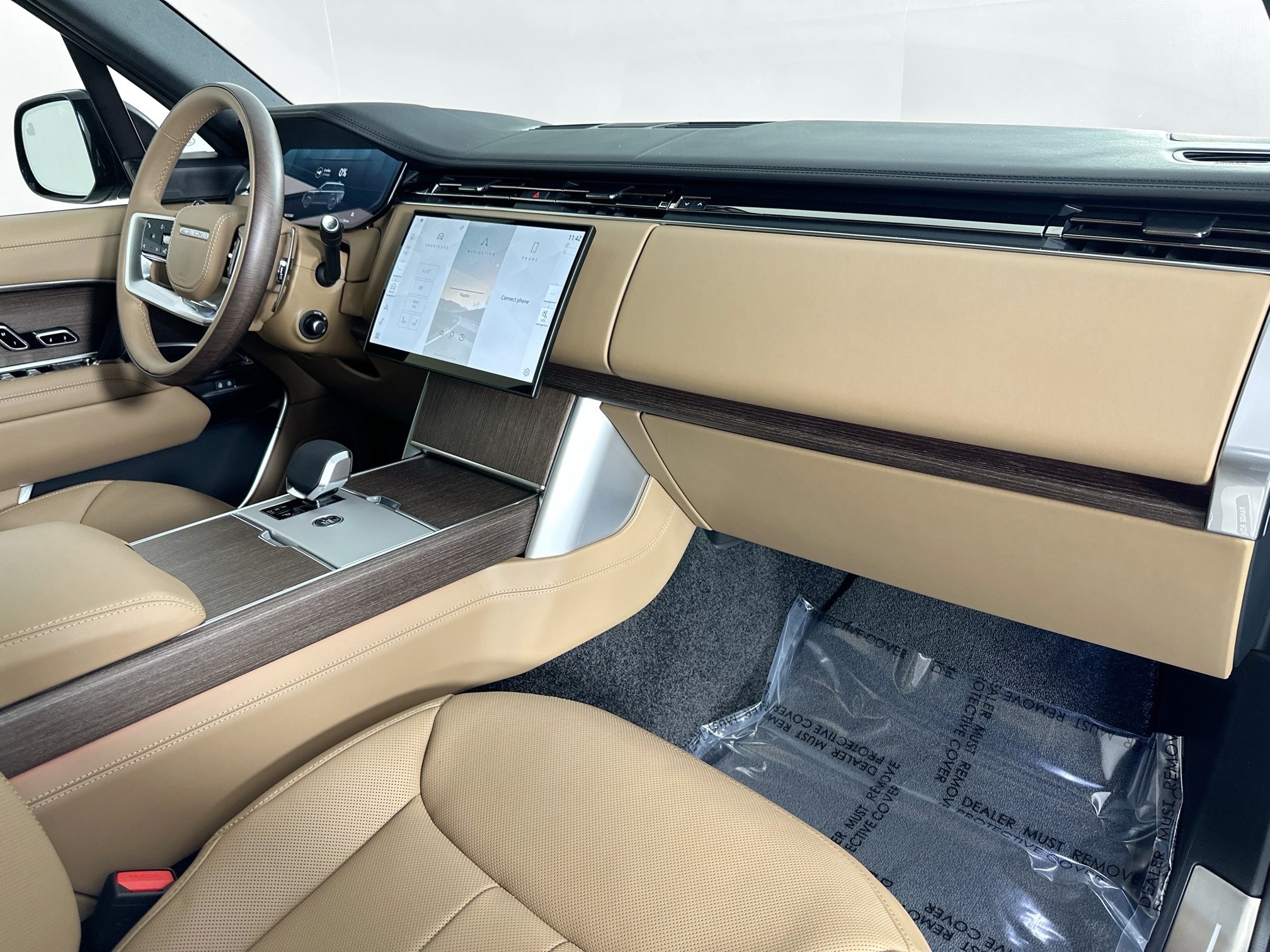 new 2025 Land Rover Range Rover Plug-In Hybrid car, priced at $135,635