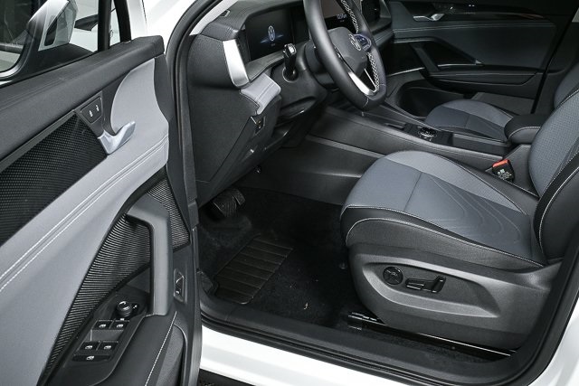 new 2025 Volkswagen Tiguan car, priced at $35,879