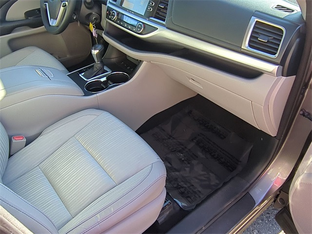 used 2018 Toyota Highlander car, priced at $24,911