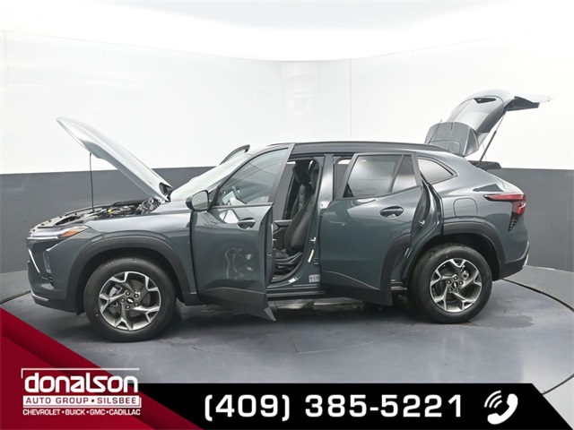 new 2025 Chevrolet Trax car, priced at $24,095