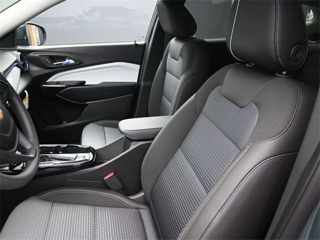 new 2025 Chevrolet Trax car, priced at $24,095