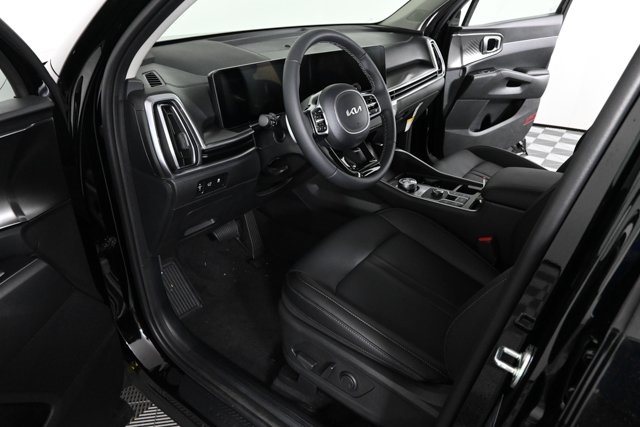 new 2025 Kia Sorento Hybrid car, priced at $39,082