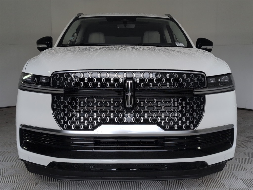 new 2025 Lincoln Navigator car, priced at $100,089