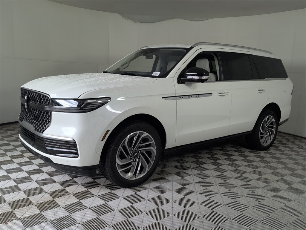 new 2025 Lincoln Navigator car, priced at $100,089
