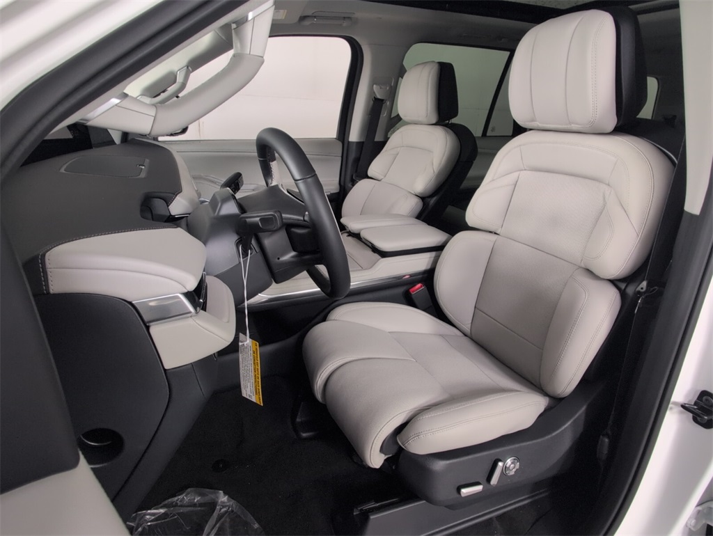 new 2025 Lincoln Navigator car, priced at $100,089