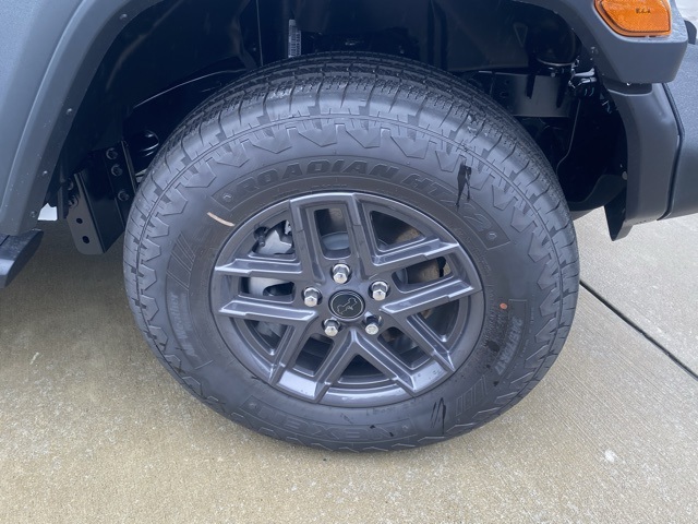 new 2025 Jeep Wrangler car, priced at $35,383