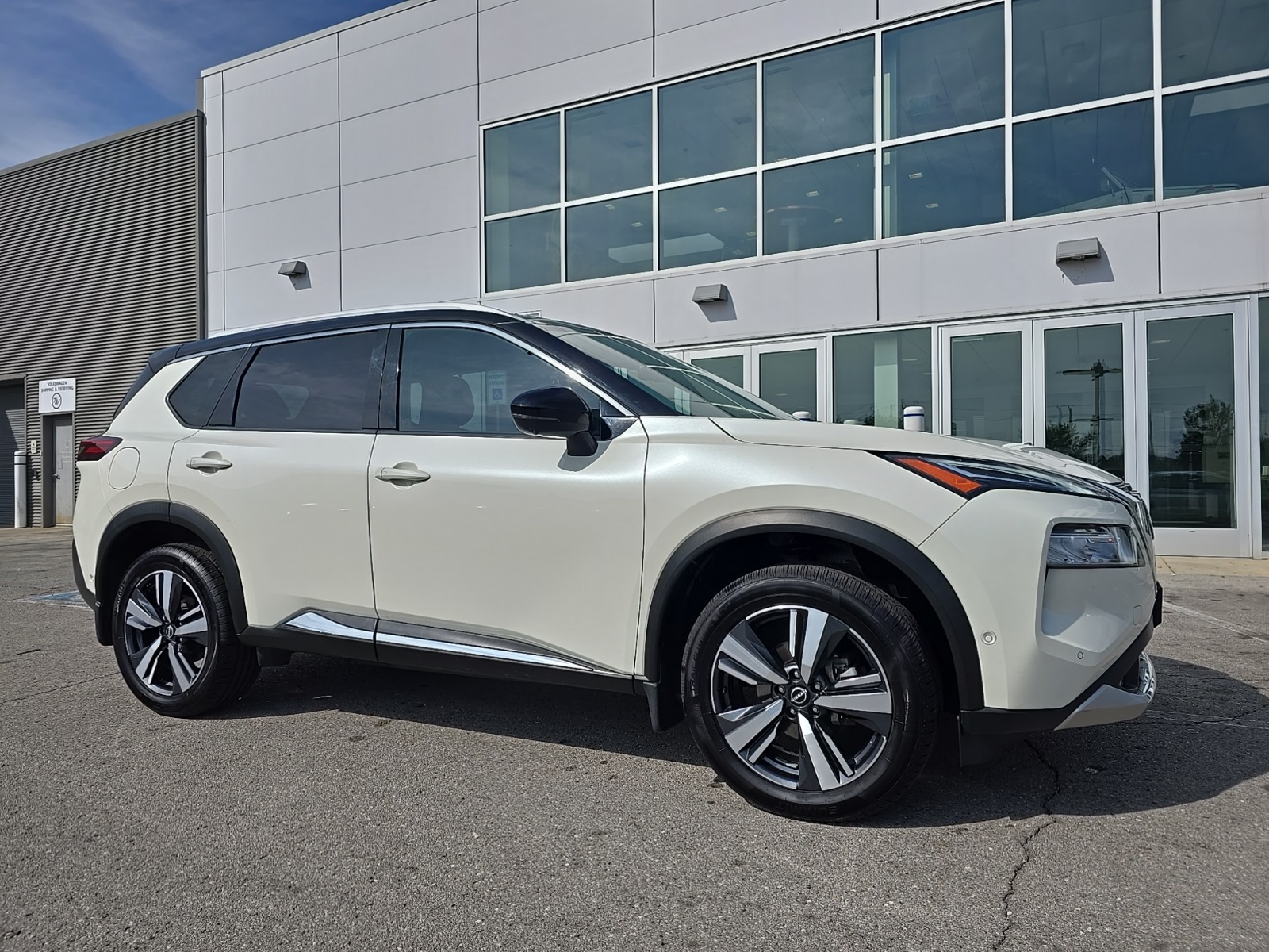 used 2022 Nissan Rogue car, priced at $29,300