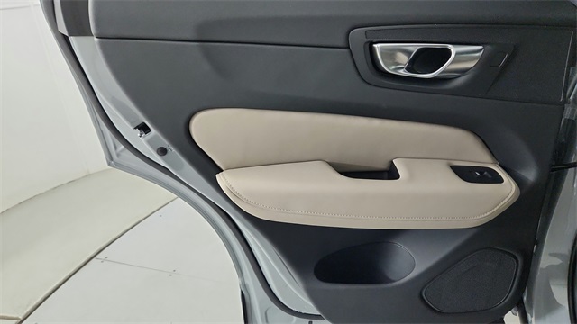 new 2026 Volvo XC60 Plug-In Hybrid car, priced at $69,285