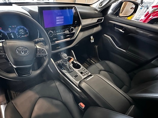 new 2025 Toyota Highlander Hybrid car