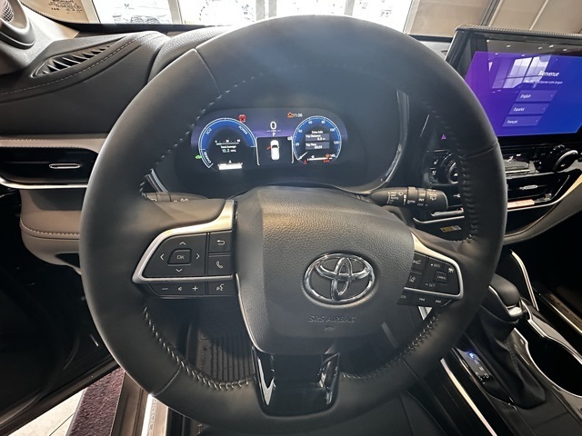 new 2025 Toyota Highlander Hybrid car