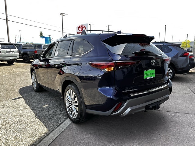 new 2025 Toyota Highlander Hybrid car