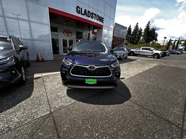 new 2025 Toyota Highlander Hybrid car