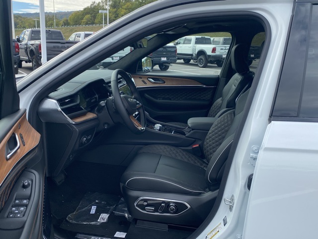 new 2025 Jeep Grand Cherokee L car, priced at $65,067