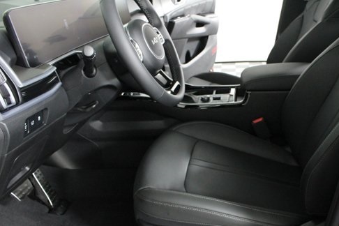 new 2025 Kia Sorento car, priced at $42,132