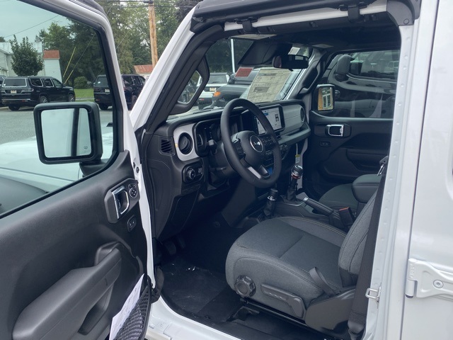new 2025 Jeep Wrangler car, priced at $39,916