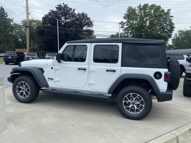 new 2025 Jeep Wrangler car, priced at $39,916