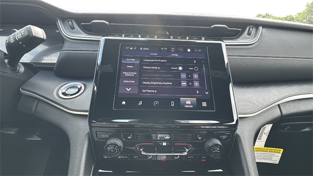 new 2025 Jeep Grand Cherokee car, priced at $43,735