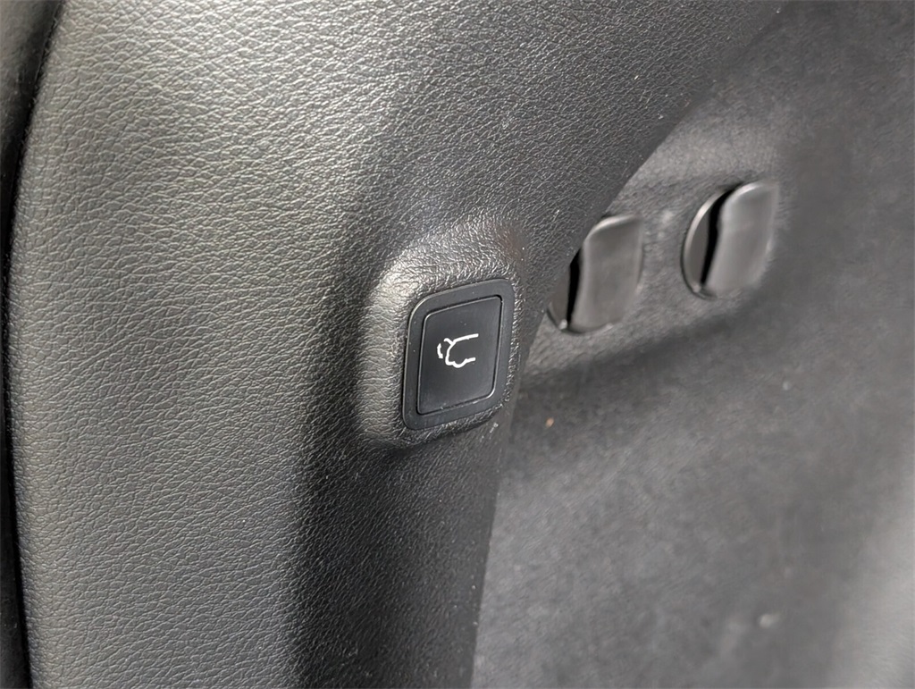 used 2019 Jeep Cherokee car, priced at $13,500