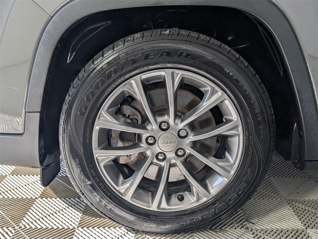 used 2019 Jeep Cherokee car, priced at $13,500